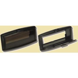 089200 Radioklep van zwart kunststof.